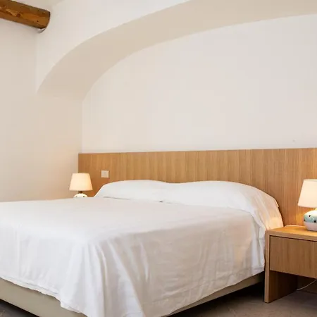 Anga 10&1, Emma Βίλα Arzachena