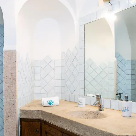 Anga 10&1, Emma Arzachena