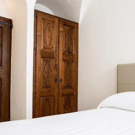 Βίλα Anga 10&1, Emma Arzachena