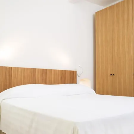 Βίλα Anga 10&1, Emma Arzachena