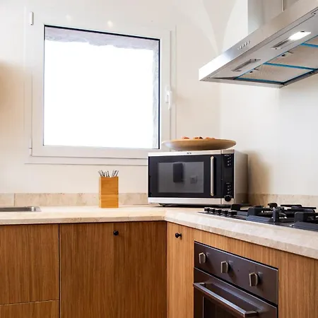 Anga 10&1, Emma Βίλα *